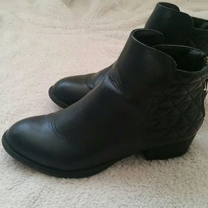sm black boots size 6